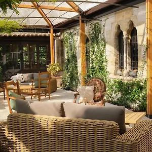 https://l-abbaye-hotel.fr-provencehotel.com